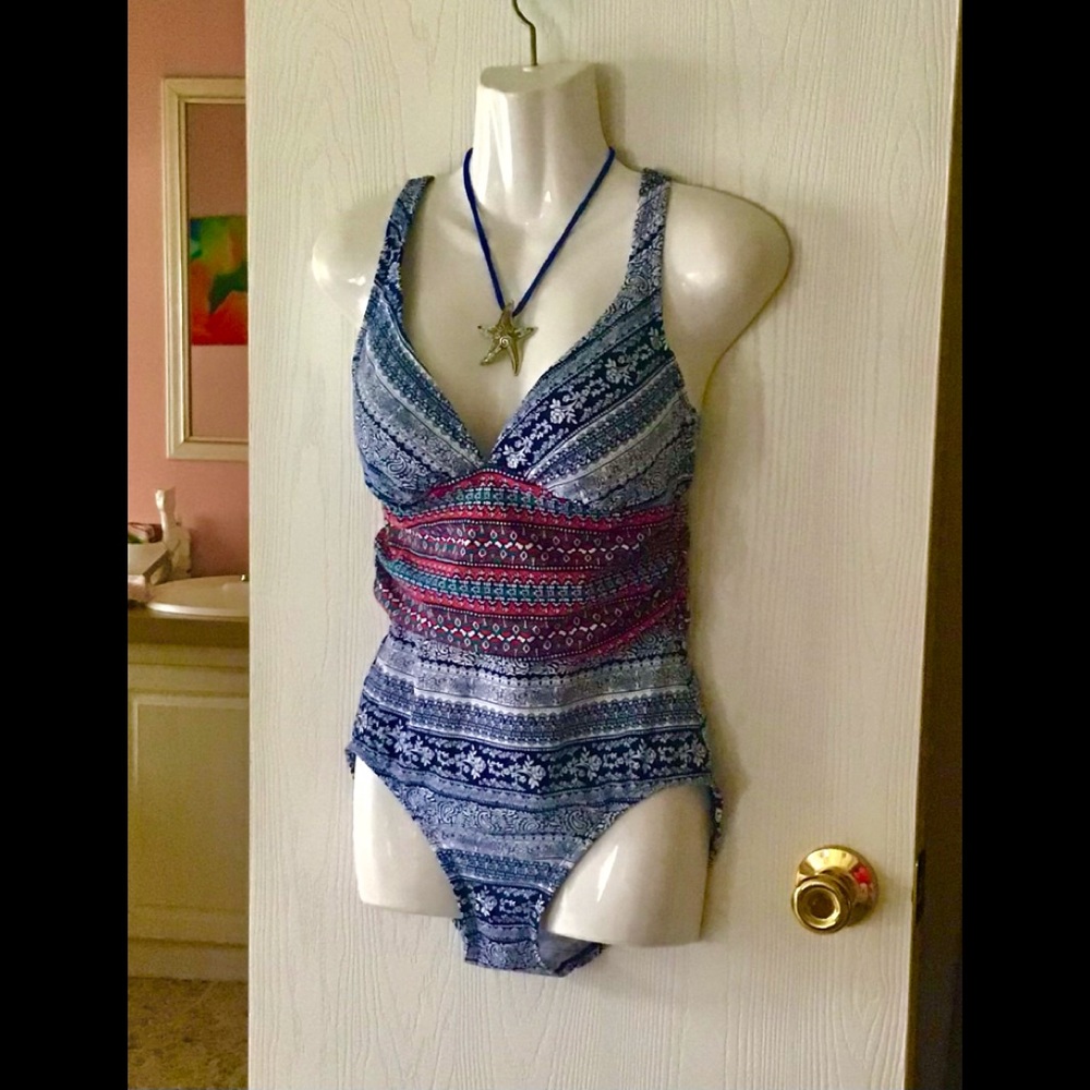 Swimsuit by Merona One piece  MED navy blue white red in excellent condition 🌺